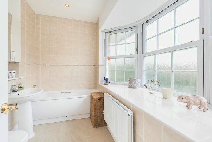 1 Bedroom Flat To Rent In Chapman Square, London, SW19