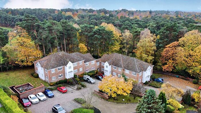 1 Bedroom Flat For Sale In Fairway Heights, Camberley, Surrey, GU15