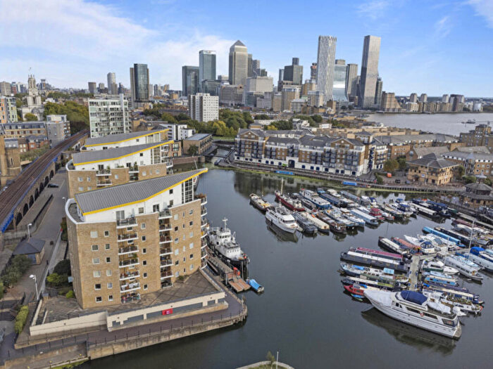 2 Bedroom Flat For Sale In Commercial Road, London, E14