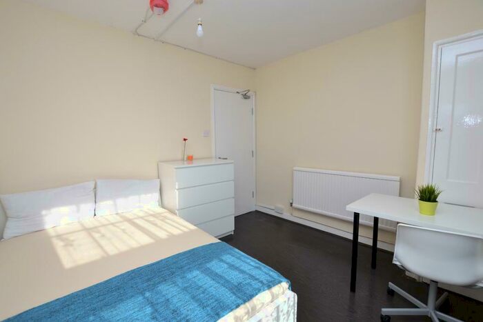 2 Bedroom Flat To Rent In Pott Street, Bethnal Green, London, E2