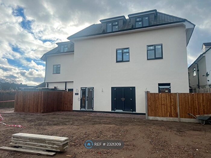 2 Bedroom Flat To Rent In Cobham Road, Leatherhead, KT22