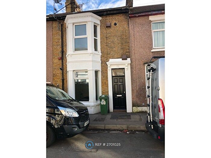 2 Bedroom Flat To Rent In Invicta Road, Sheerness, ME12