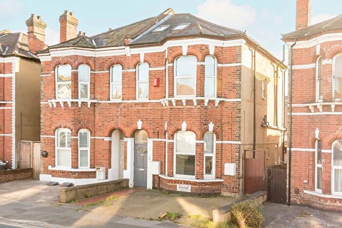 3 Bedroom Flat To Rent In Alexandra Road, London, SW19