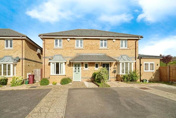 3 Bedroom Semi Detached House To Rent In Triangle Mews, Yiewsley, West Drayton, UB7