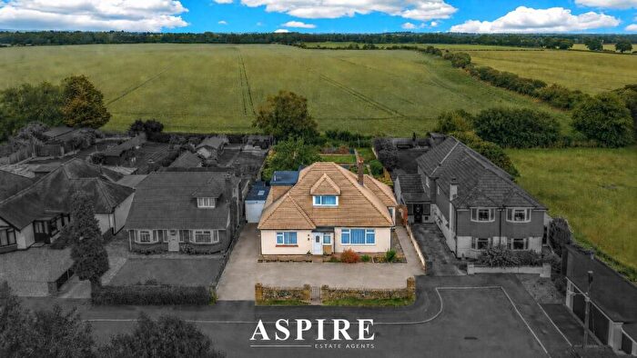 4 Bedroom Detached Bungalow For Sale In Lingfield Drive, Rochford, SS4