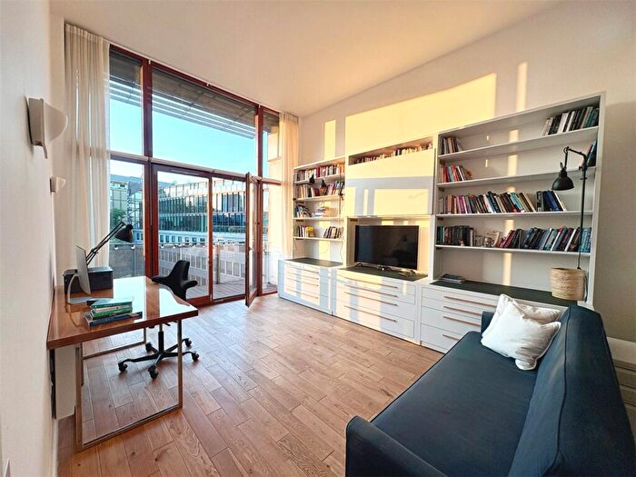 2 Bedroom Apartment To Rent In Adler Street, London, E1