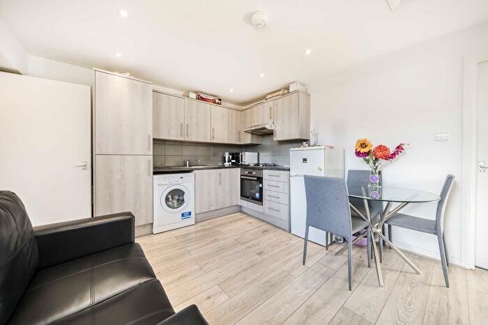 1 Bedroom Flat To Rent In New Park Road, Brixton, SW2
