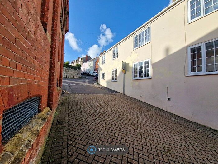 2 Bedroom Flat To Rent In St. Leonards Road, Weymouth, DT4
