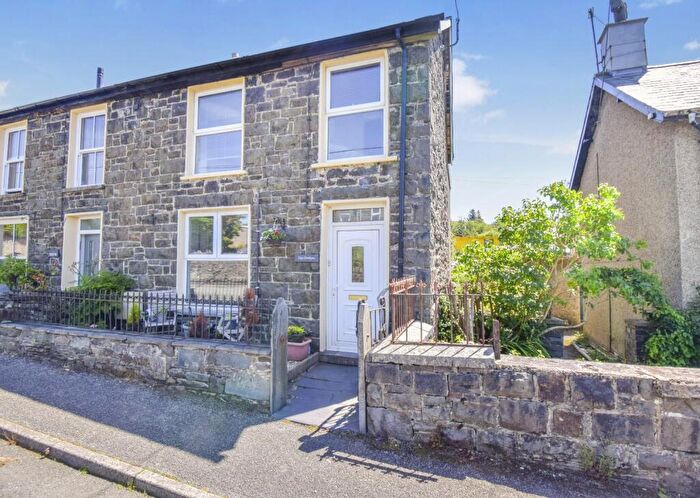 3 Bedroom Semi-Detached House For Sale In Llan Ffestiniog, LL41