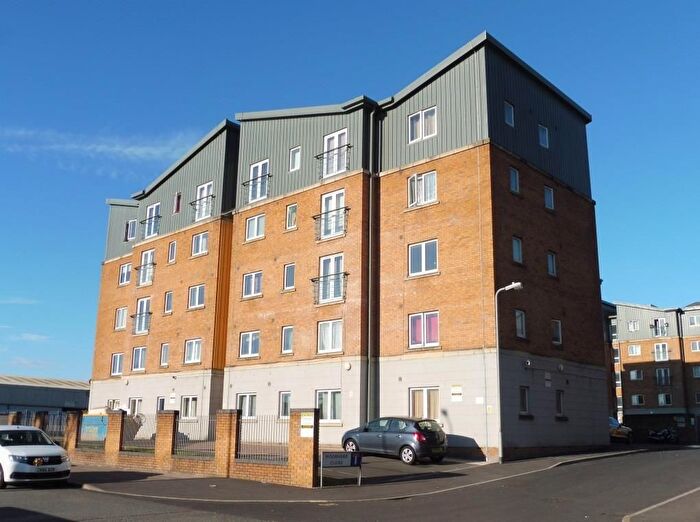 2 Bedroom Flat To Rent In Moorhead Close, Splott, Cardiff, CF24