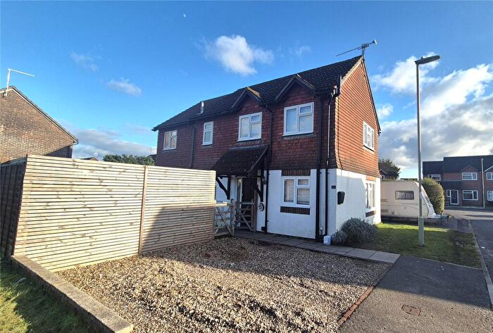 5 Bedroom Detached House For Sale In Vindomis Close, Holybourne, Alton, Hampshire, GU34