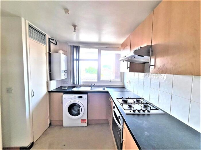 2 Bedroom Apartment To Rent In Sandra Close, London, N22