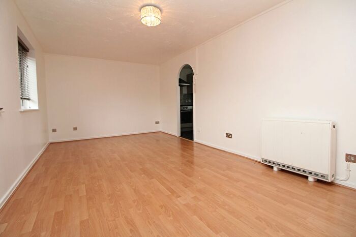2 Bedroom Flat To Rent In Orchard Grove, Penge, SE20
