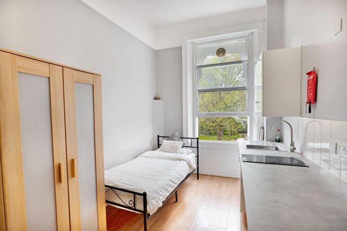 Studio To Rent In Courtfield Gardens, Earl's Court, London, SW5