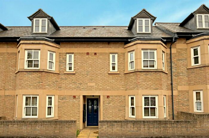 3 Bedroom Flat To Rent In Jeune Street, OX4