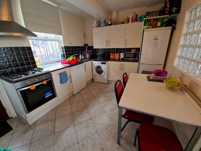 4 Bedroom House To Rent In Clarkson View, Leeds, LS6