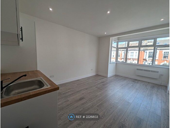 Studio To Rent In Tooting Bec Road, London, SW17