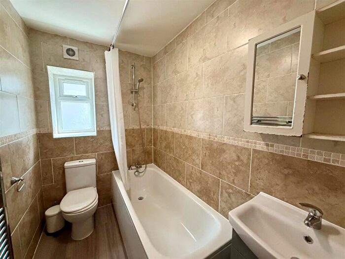 1 Bedroom Flat To Rent In Richmond Crescent, Roath, CF24