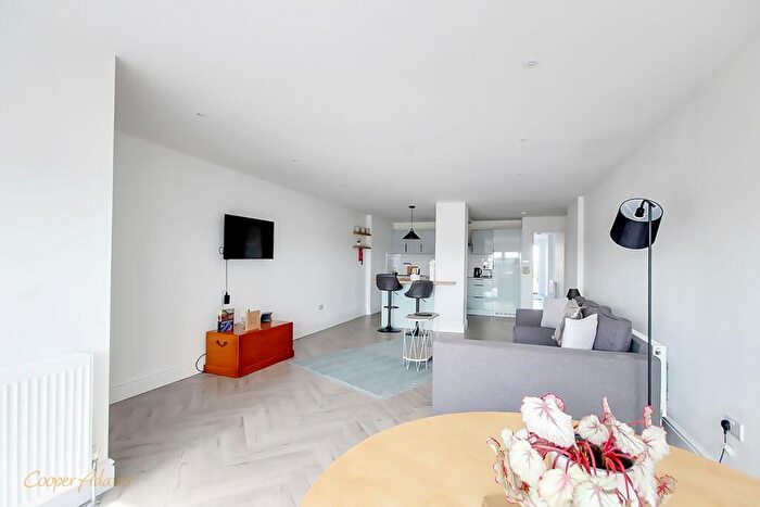 1 Bedroom Apartment For Sale In Pier Road, Littlehampton, BN17