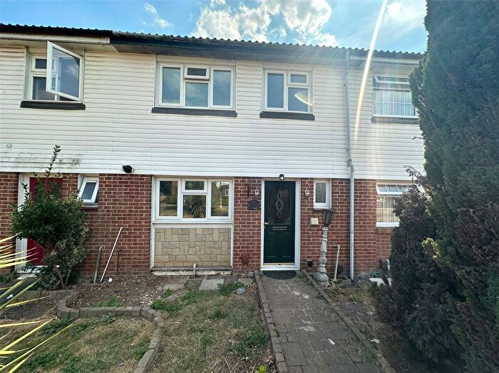 4 Bedroom Terraced House To Rent In Goldsworthy Way, Slough, SL1