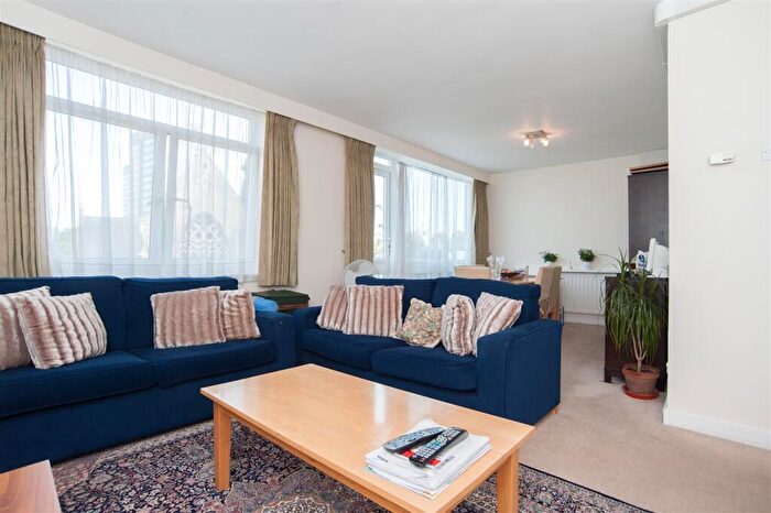 2 Bedroom Apartment To Rent In Priory Road, South Hampstead, NW6