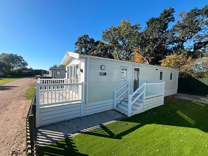 2 Bedroom Mobile/park Home For Sale In The Oaks Holiday Park, Chapel Road, Bucklesham, Ipswich, IP10