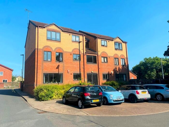 2 Bedroom Flat To Rent In Ashton Croft, Ladywood, Birmingham, B16