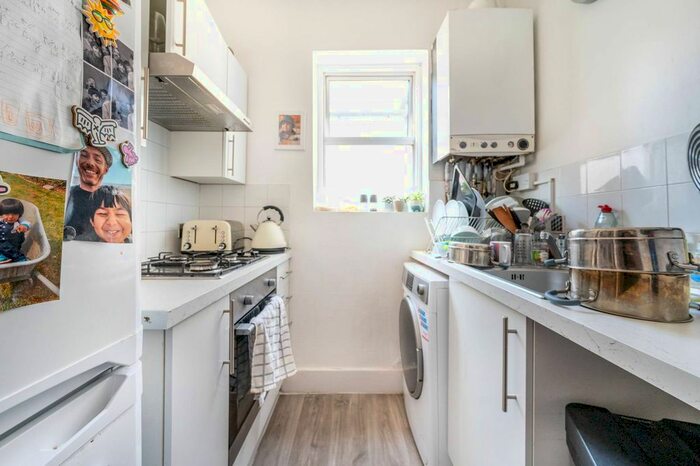 1 Bedroom Flat To Rent In Carnarvon Road, Leyton, London, E10