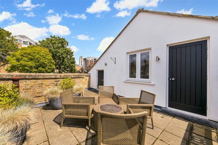 2 Bedroom End Of Terrace House To Rent In St. Barnabas Mews, Belgravia, London, SW1W
