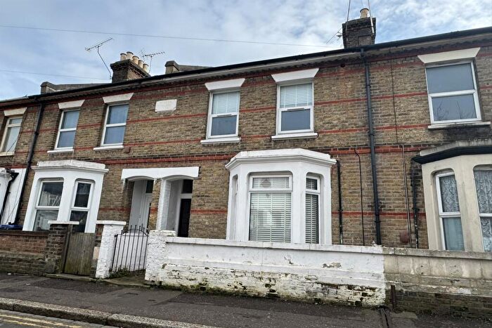 Terraced House To Rent In Queens Road, Southend On Sea, SS1