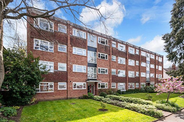 2 Bedroom Flat To Rent In Lovelace Road, Surbiton, KT6