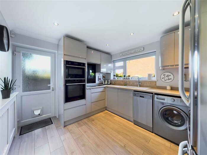 4 Bedroom Detached House For Sale In Duchess Close, Strood, Rochester ME2