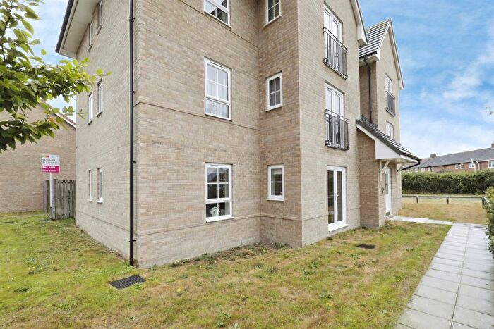 2 Bedroom Flat For Sale In Riverside Avenue, Barlby, Selby, YO8