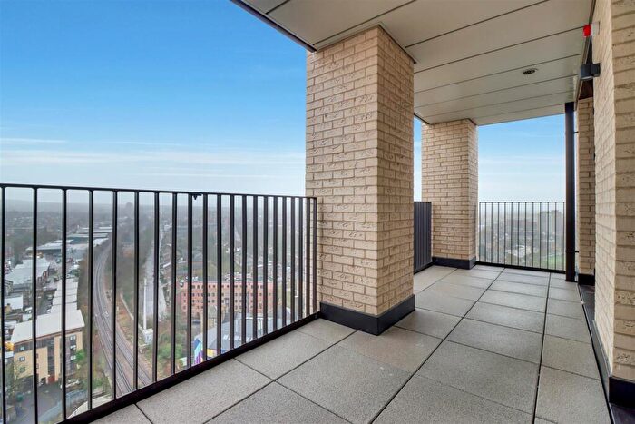 2 Bedroom Apartment To Rent In Herne Hill Road, London, SE24