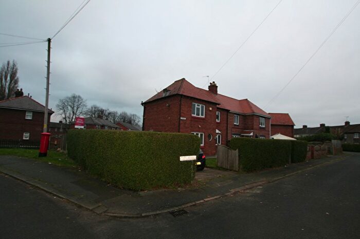 3 Bedroom Semi-Detached House To Rent In The Oval, Ellesmere Port, Cheshire., CH65