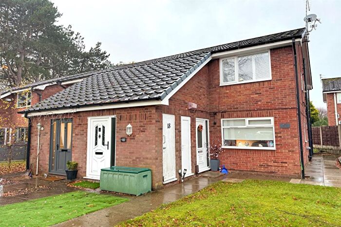 2 Bedroom Flat For Sale In Beechwood Drive, Sale, M33