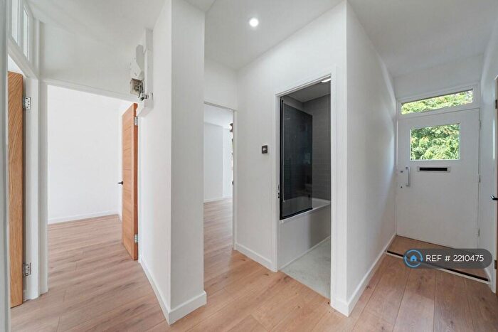 3 Bedroom Flat To Rent In Spelman House, London, E1