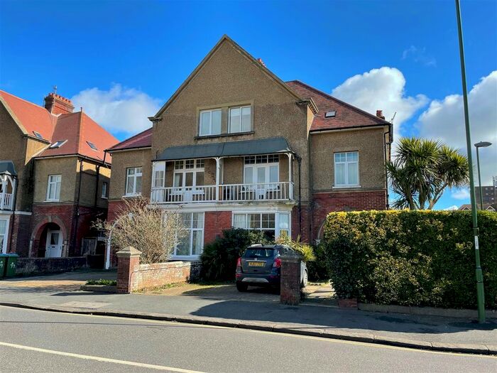 1 Bedroom Flat To Rent In Beach Road, Littlehampton, BN17