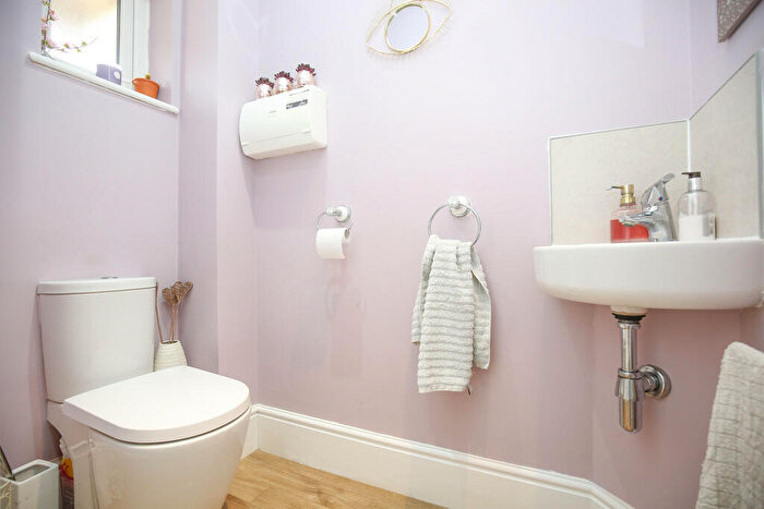 3 Bedroom End Of Terrace House For Sale In Bowler Close, Atherstone, CV9