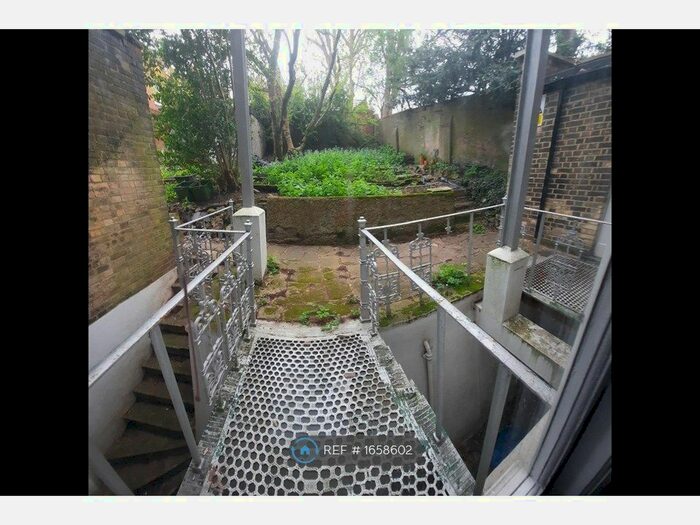 Studio To Rent In Hornsey Lane, London, N6