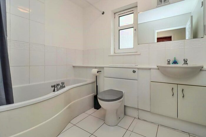 1 Bedroom Flat To Rent In King Street, Inverkeithing, Fife, KY11