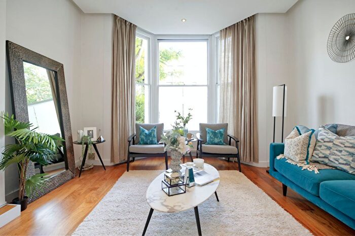 1 Bedroom Flat To Rent In Leamington Road Villas, Notting Hill ., W11