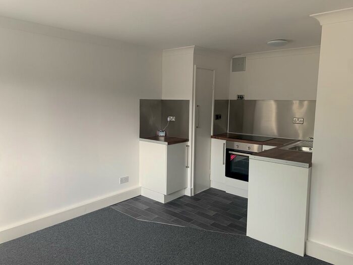 1 Bedroom Flat To Rent In Robin Gardens, Waterlooville, PO8