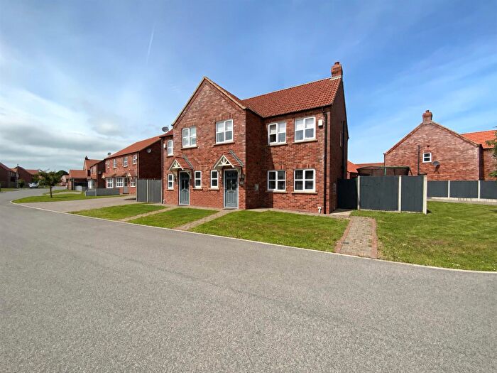 3 Bedroom Semi-Detached House For Sale In Runway Lane, Holton-Le-Clay, Grimsby, DN36
