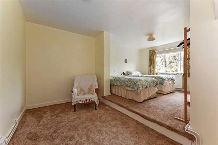 3 Bedroom Cottage For Sale In Chestnut Walk, Tangmere, Chichester, PO20