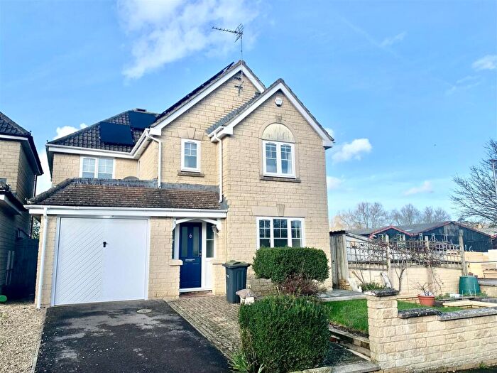 4 Bedroom Detached House To Rent In Park Close, Malmesbury, SN16