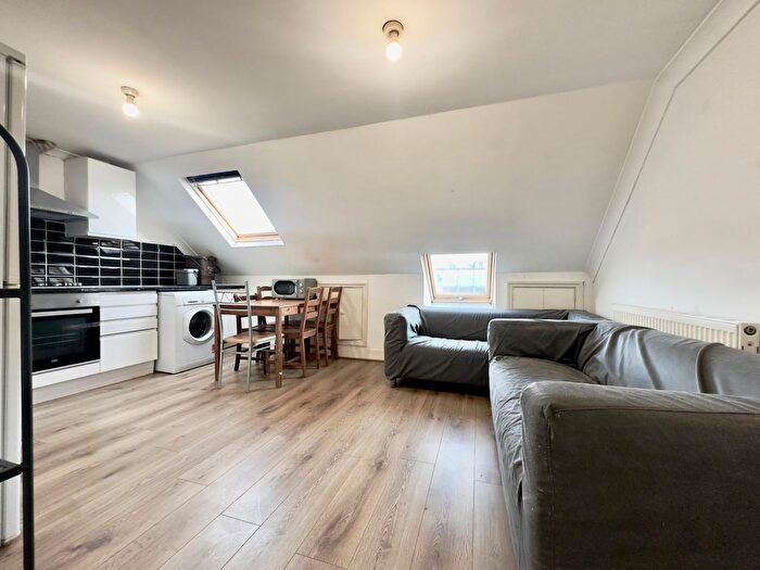 2 Bedroom Flat To Rent In Franciscan Road, London, SW17