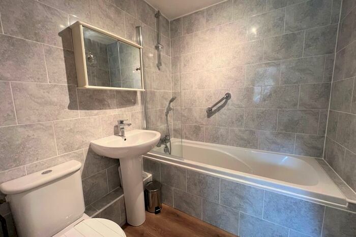 1 Bedroom Maisonette To Rent In Goldsworth Park, Woking, GU21