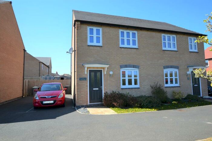 3 Bedroom Semi-Detached House To Rent In Haydock Avenue, Barleythorpe, LE15