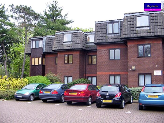 2 Bedroom Flat To Rent In Woodridge Close, London, EN2